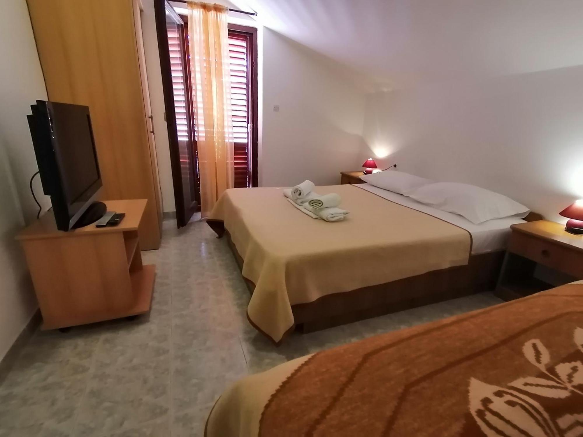 Mirjana F Apartaments Baška Quarto foto