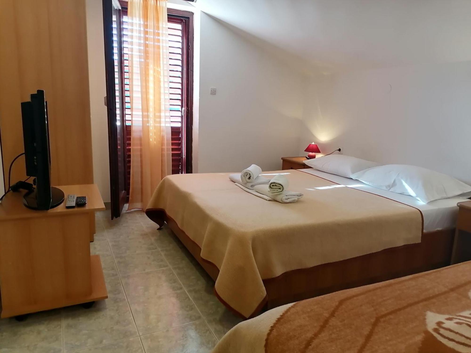 Mirjana F Apartaments Baška Quarto foto